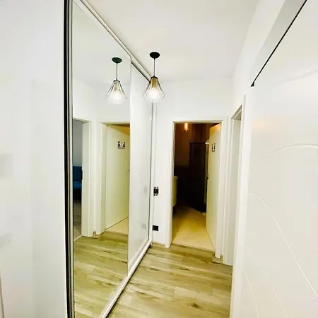 Blue Plaza Studio Apartment Bucharest